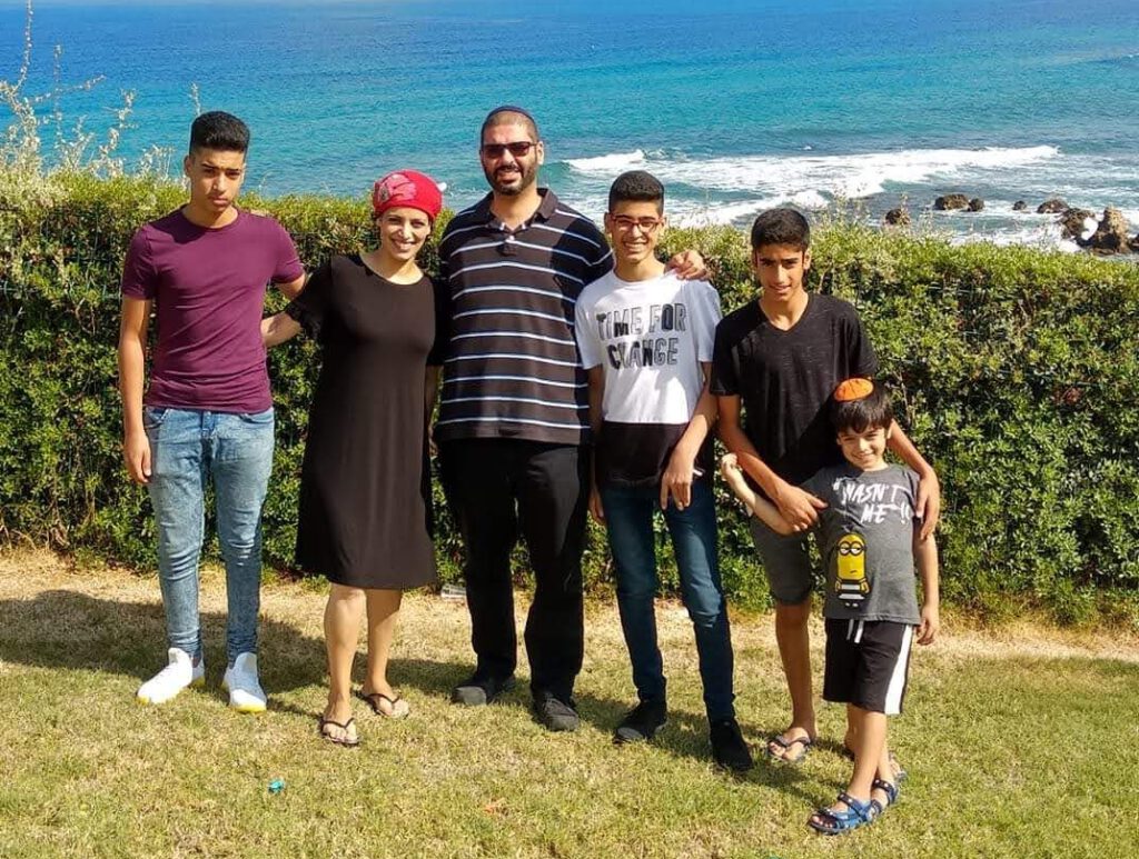 מוריה נחום ומשפחתה